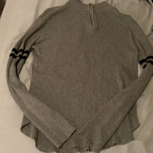 I'm selling this turtle neck swetter